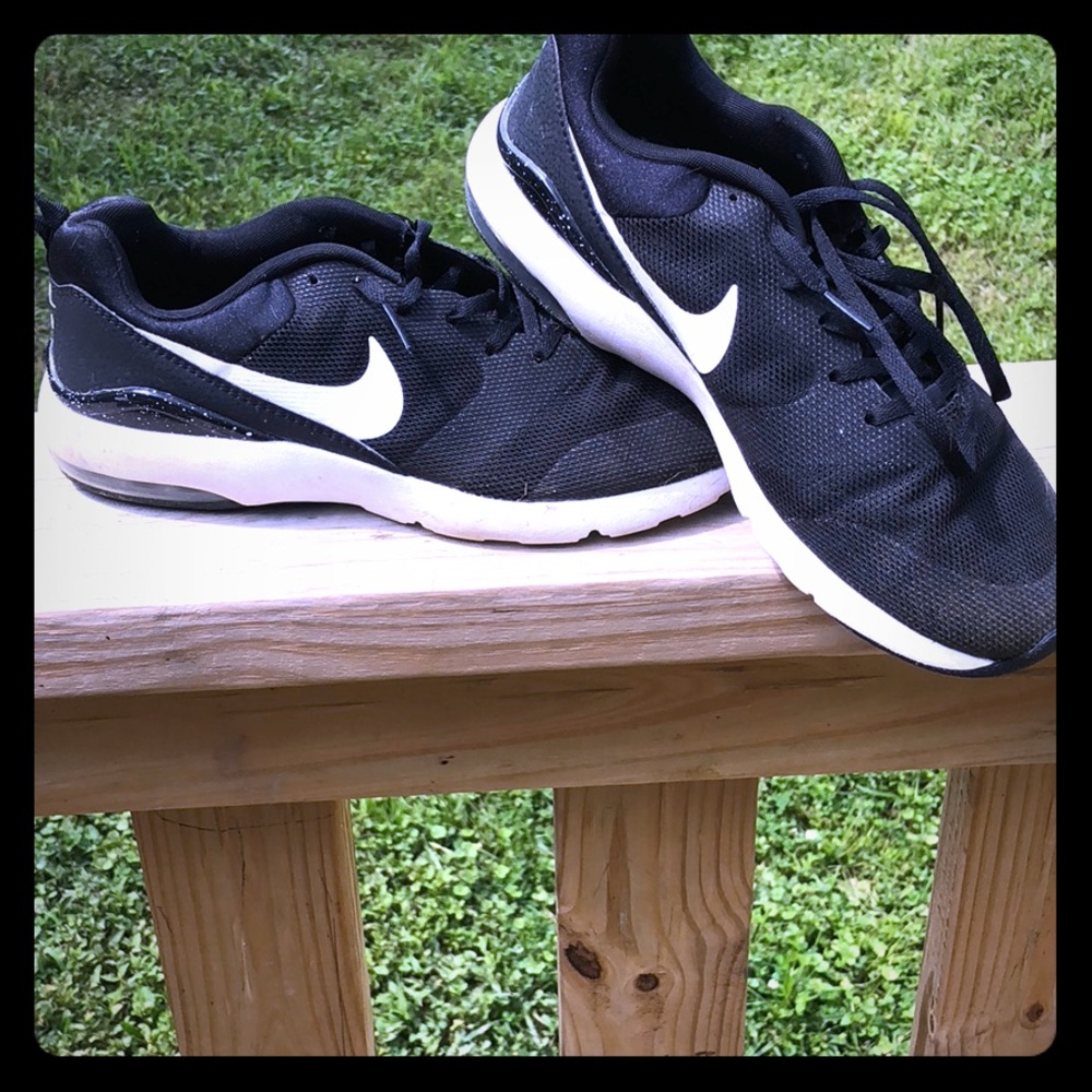 Nike size 9.5 air max siren women’s